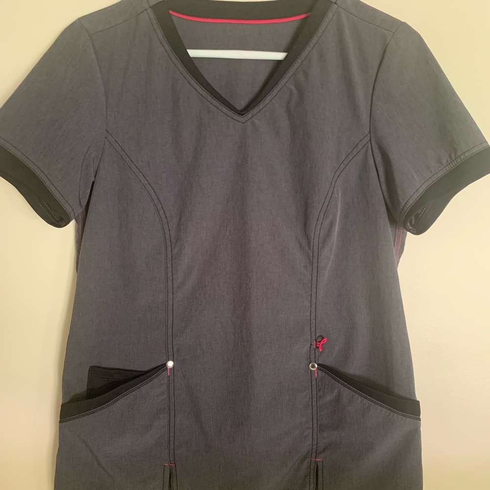 Active scrub top size small